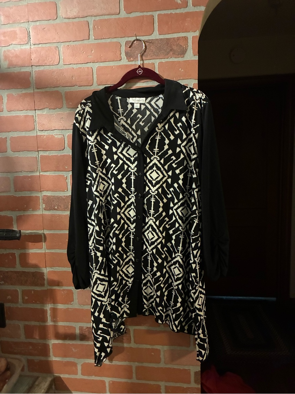Dress Barn Black and White Geometric Tunic Top